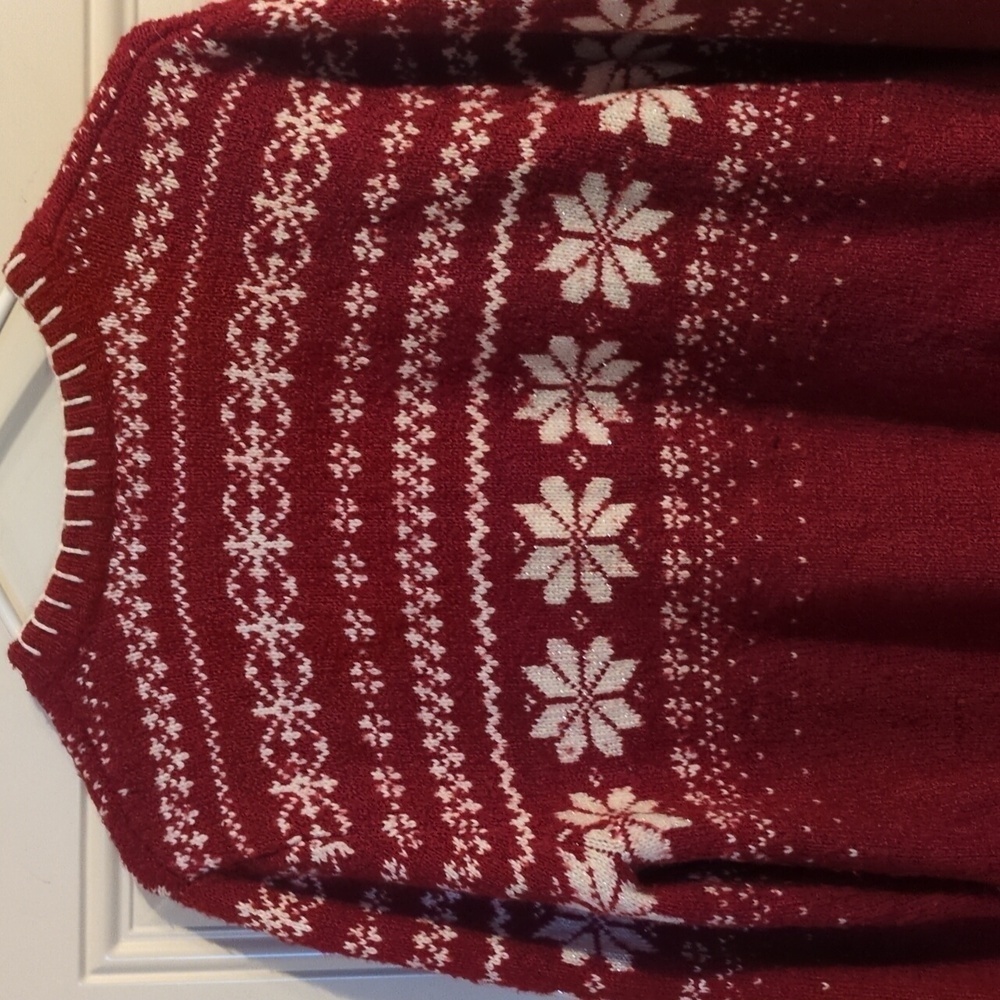 Stay Cozy and Chic with Croft & Barrow's Winter Polar Bear Fair Isle Sweater - Picture 10 of 16